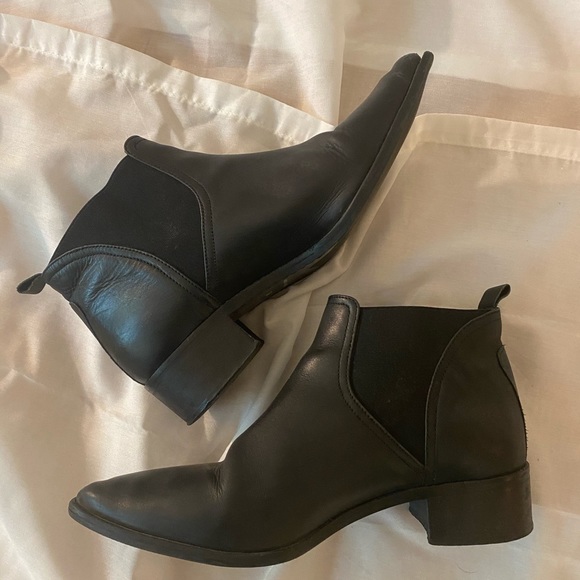Italian Chelsea leather ankle boots - Picture 1 of 5
